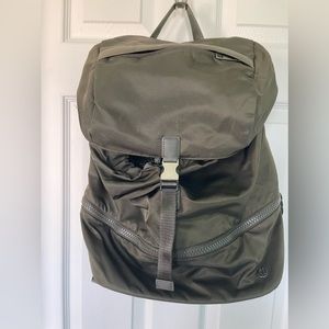 LULULEMON BACKPACK - DRAWSTRING BUCKET STYLE